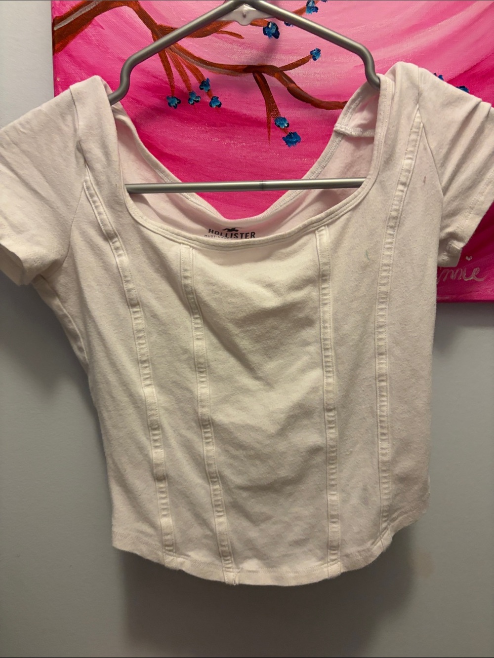 Hollister Women's Cream Scoop-Neck Short Sleeve Tee with Seamed Detail